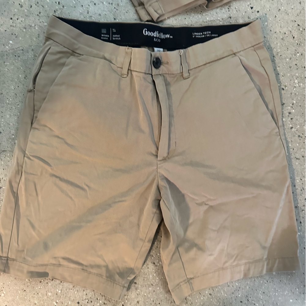 Men’s tan shorts (size 32). Great for uniform!